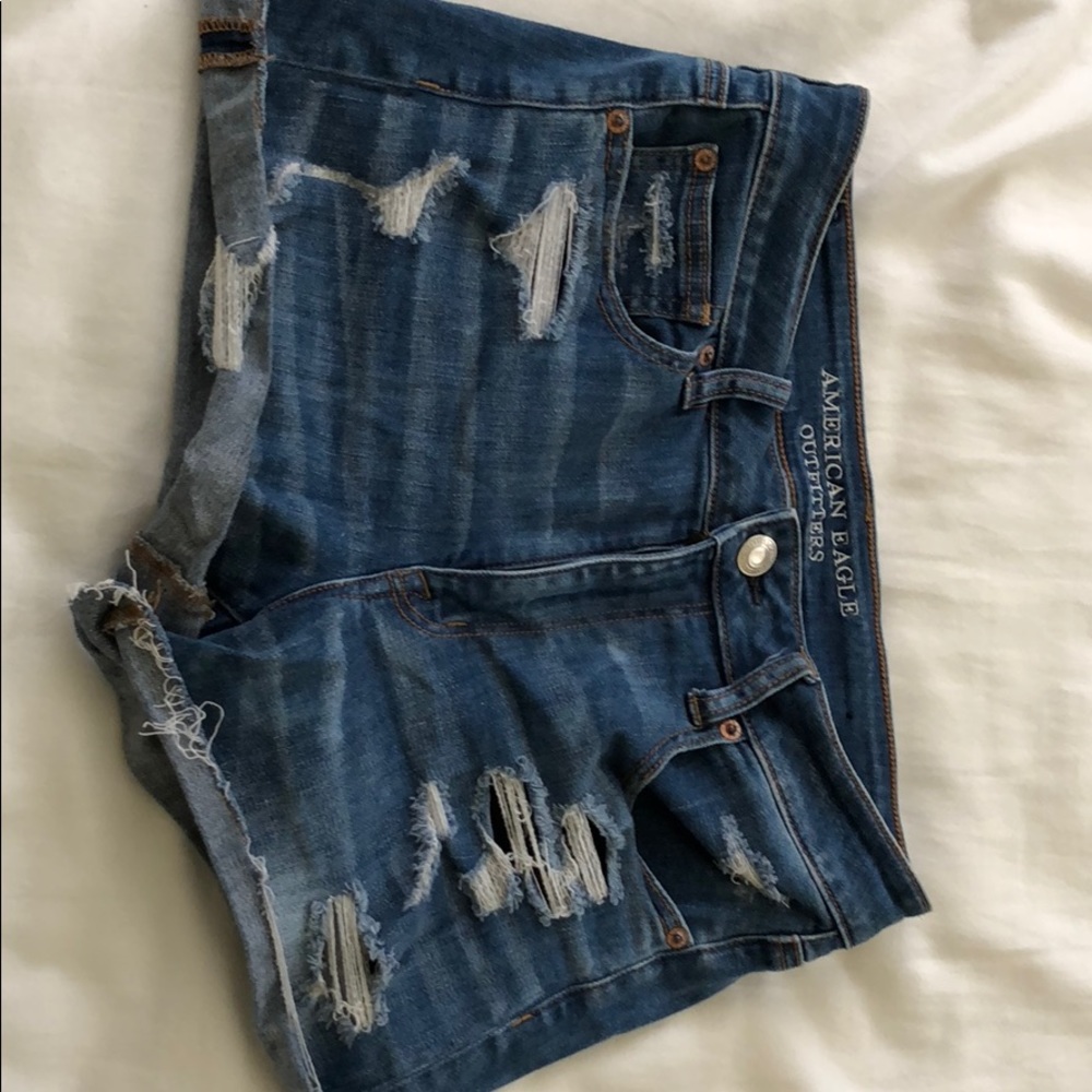 AMERICAN EAGLE HIGH WASIT JEAN SHORTS. SIZE 10